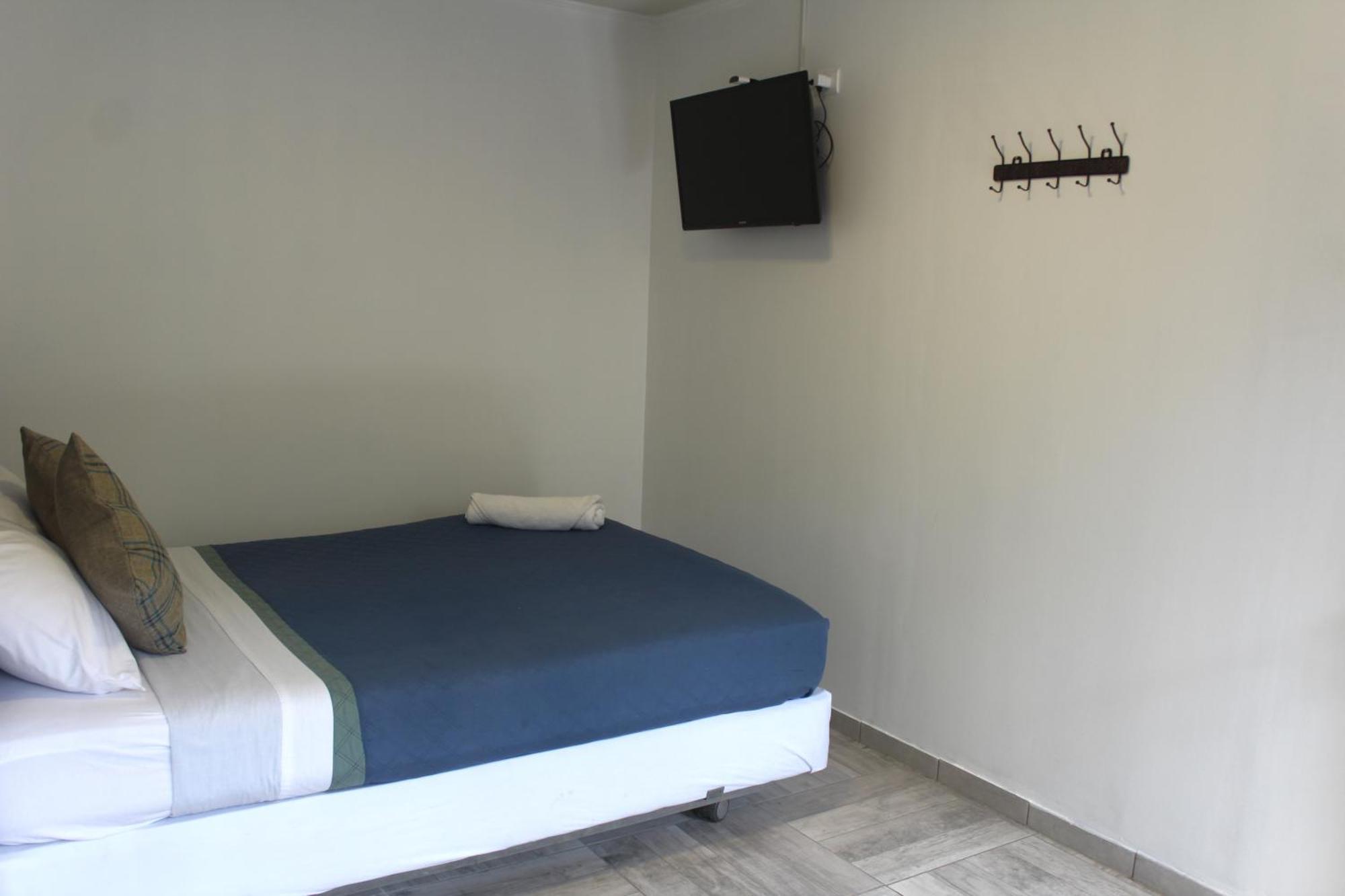 Hab Bano Privado Aeropuerto Albergue