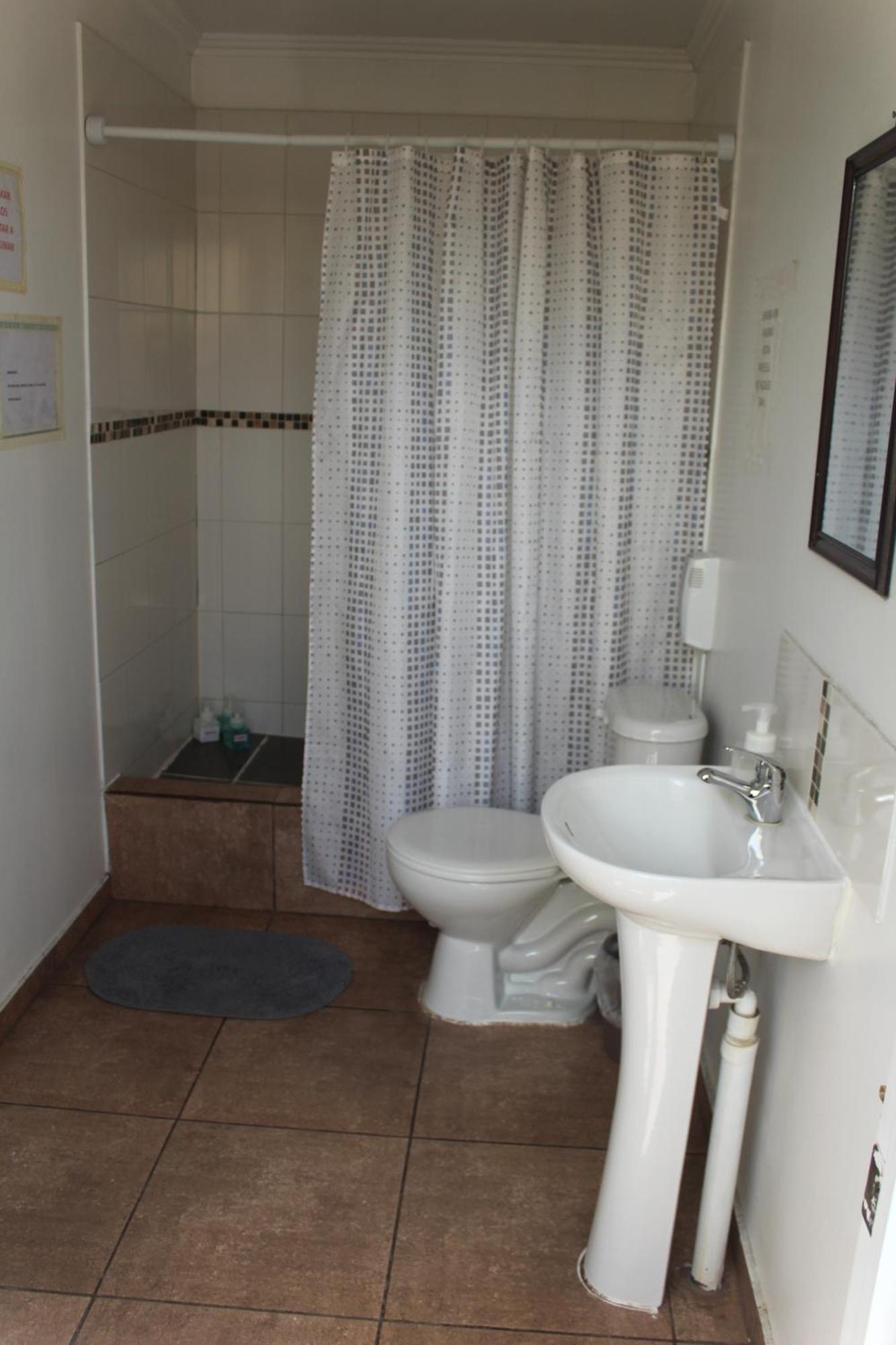 Hab Bano Privado Aeropuerto Albergue